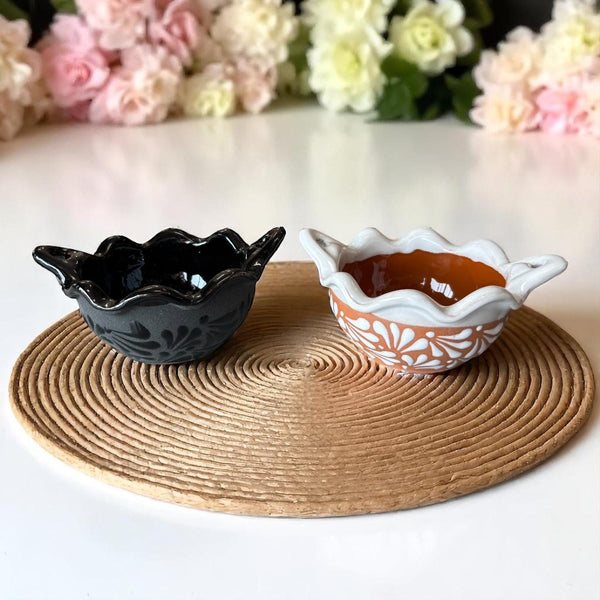 Hand Painted Clay Scalloped Rim Small Salsa Bowl (Cielito Lindo Inspired) – Assorted Colors